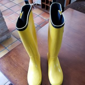 Yellow and navy gap rain boots with buckle